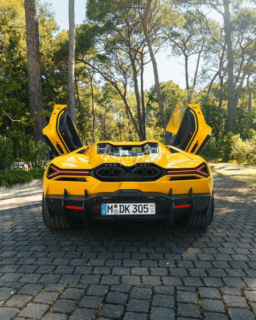 Lamborghini Revuelto 3